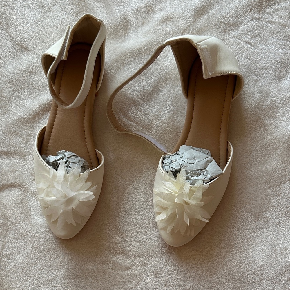 Chic Cream Kids Flats with Floral Accent